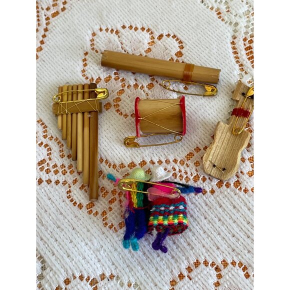 Vintage 1970s Miniature Peruvian Musical Instruments & Dolls Pins/Brooches - Picture 2 of 10